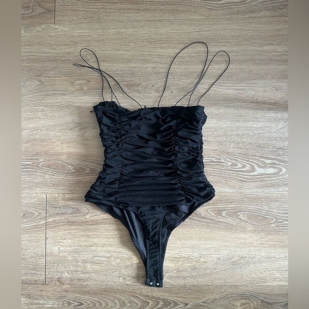 H:ours Black Ruched Bodysuit - Picture 3 of 3